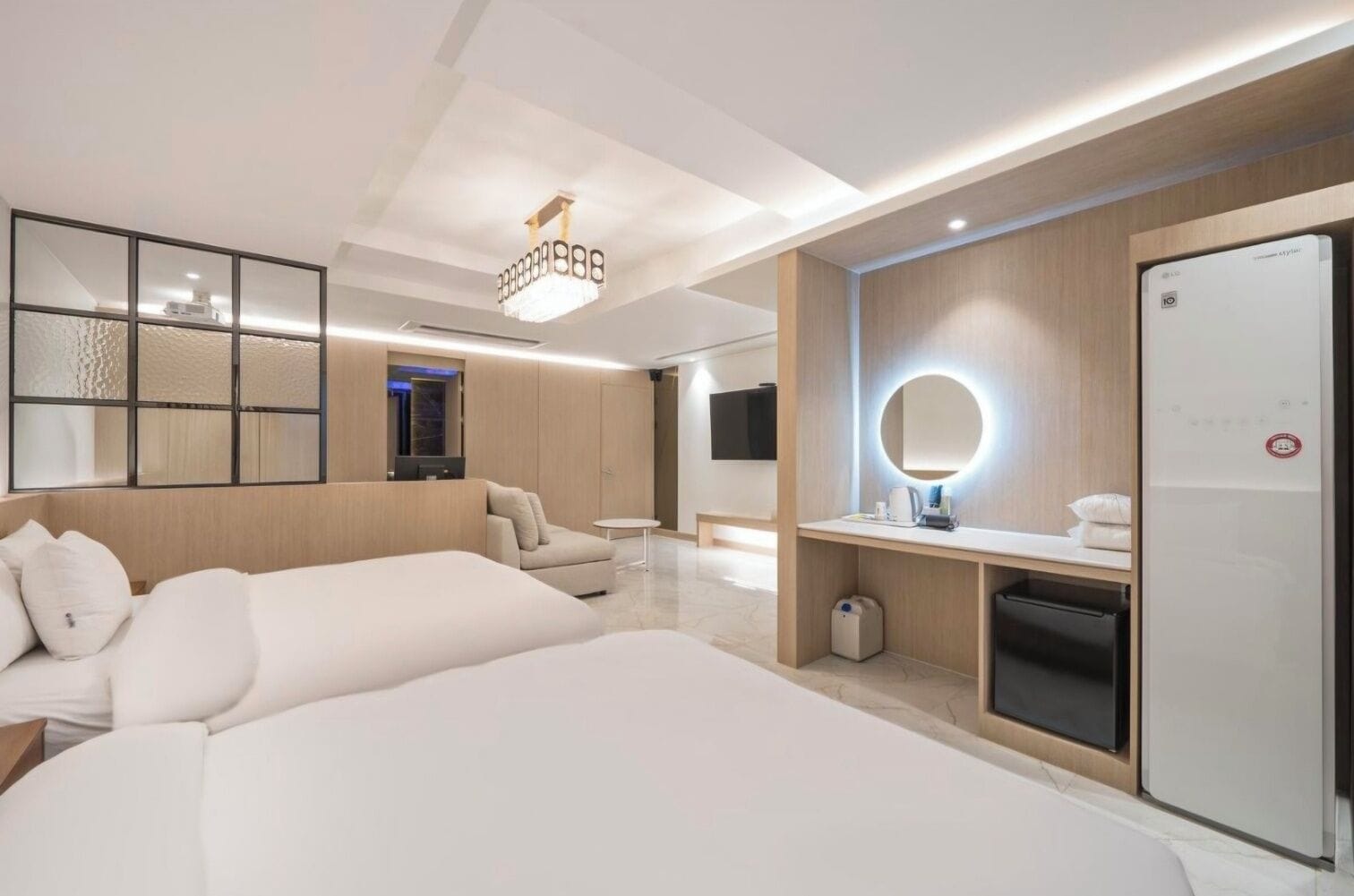 Suite | Desk, soundproofing, free WiFi