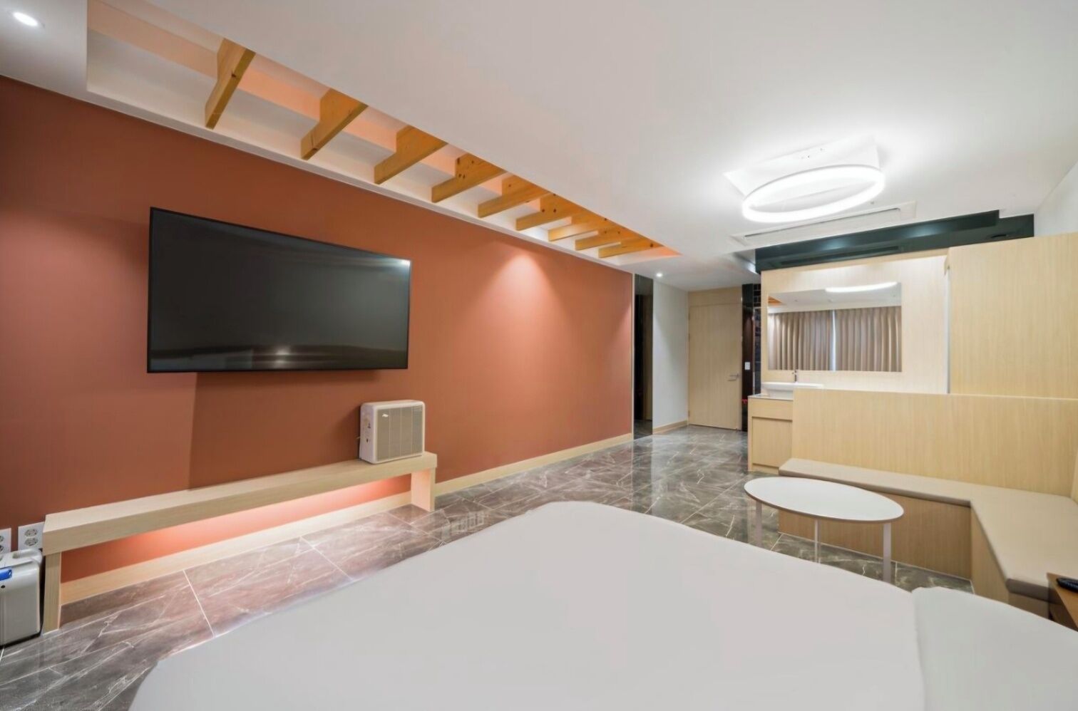 premium room | desk, soundproofing, free wifi