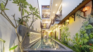 Front of property - evening/night - Blue Whale Homestay (Da Nang)