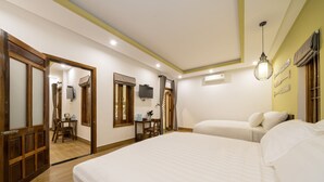 Minibar, desk, laptop workspace, blackout drapes - Blue Whale Homestay (Da Nang)