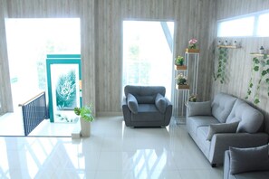 Lobby sitting area - Are You And I Bed & Breakfast (Bandung)