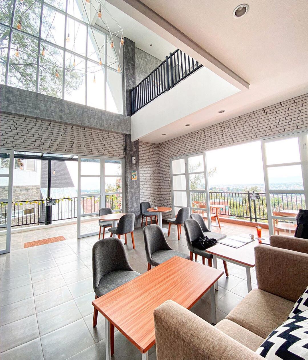 Breakfast, lunch and dinner served