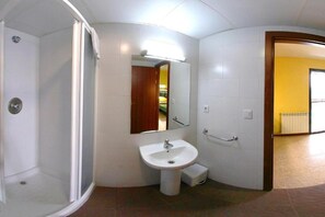 Shower, towels