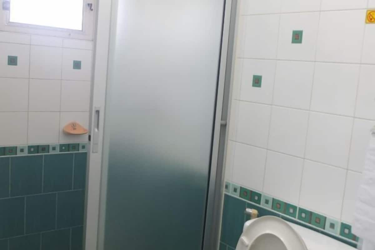 Doccia, set di cortesia gratuito, asciugamani, sapone