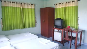 Casa Confort, vistas al jardín | Escritorio, sistema de insonorización, wifi gratis y ropa de cama