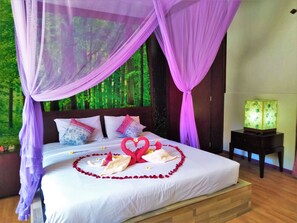 1 多间卧室、客房内保险箱、办公桌、上网接入