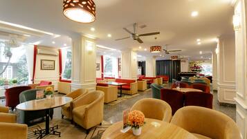 Breakfast, lunch and dinner served