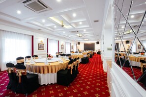 Daily local cuisine breakfast for a fee - White Palace Thai Binh Hotel 1 (Thai Binh)