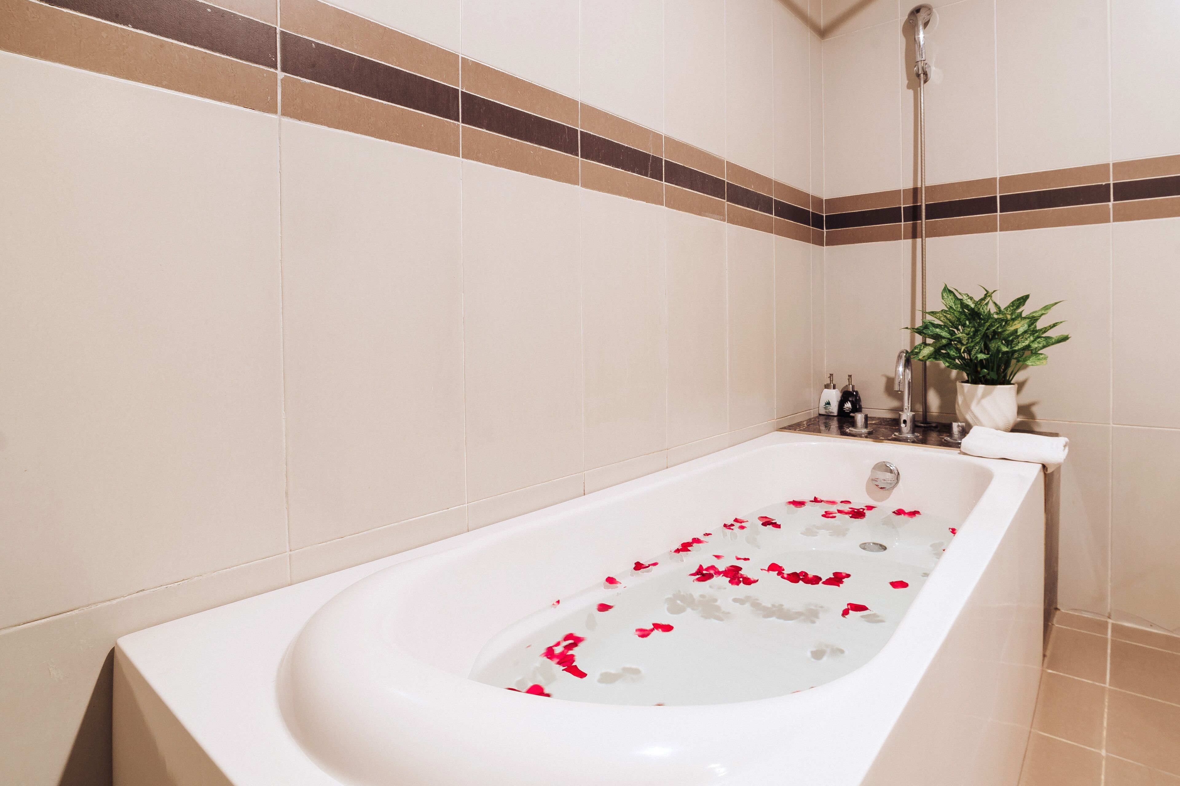 Deluxe Twin Room, 2 Queen Beds, City View | Bathroom | Free toiletries, hair dryer, slippers, towels