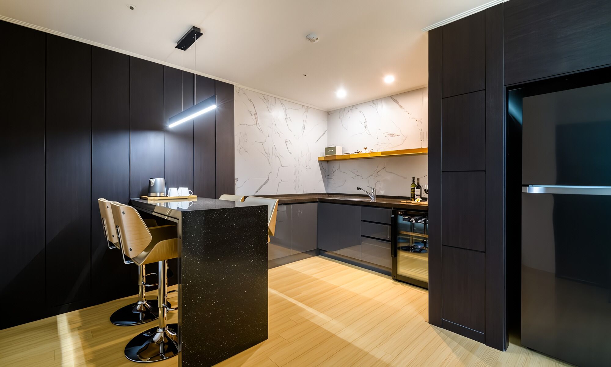 32-inch flat-screen tv with satellite channels, tv, heated floors