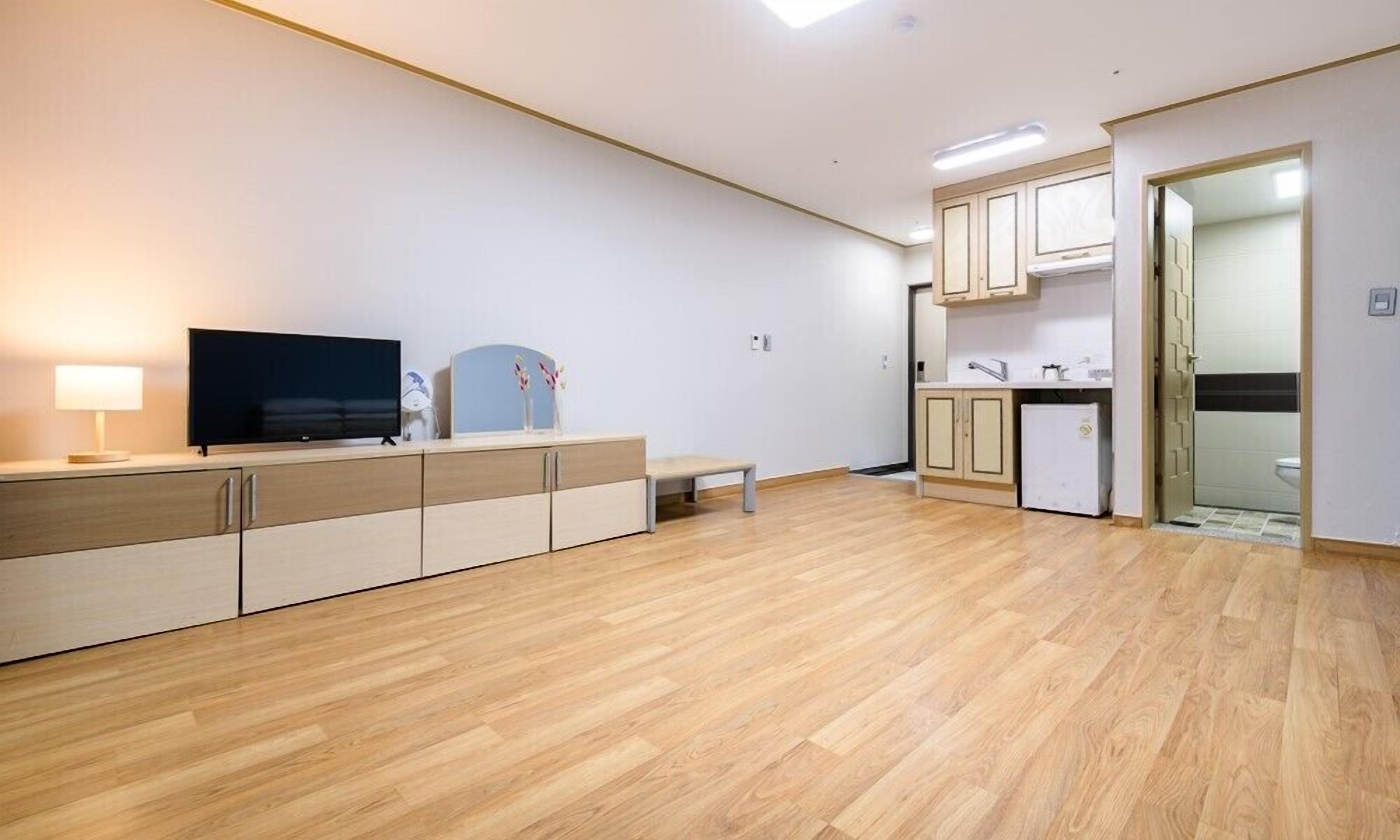 17py ondol | 1 bedroom, individually decorated, individually furnished, free wifi