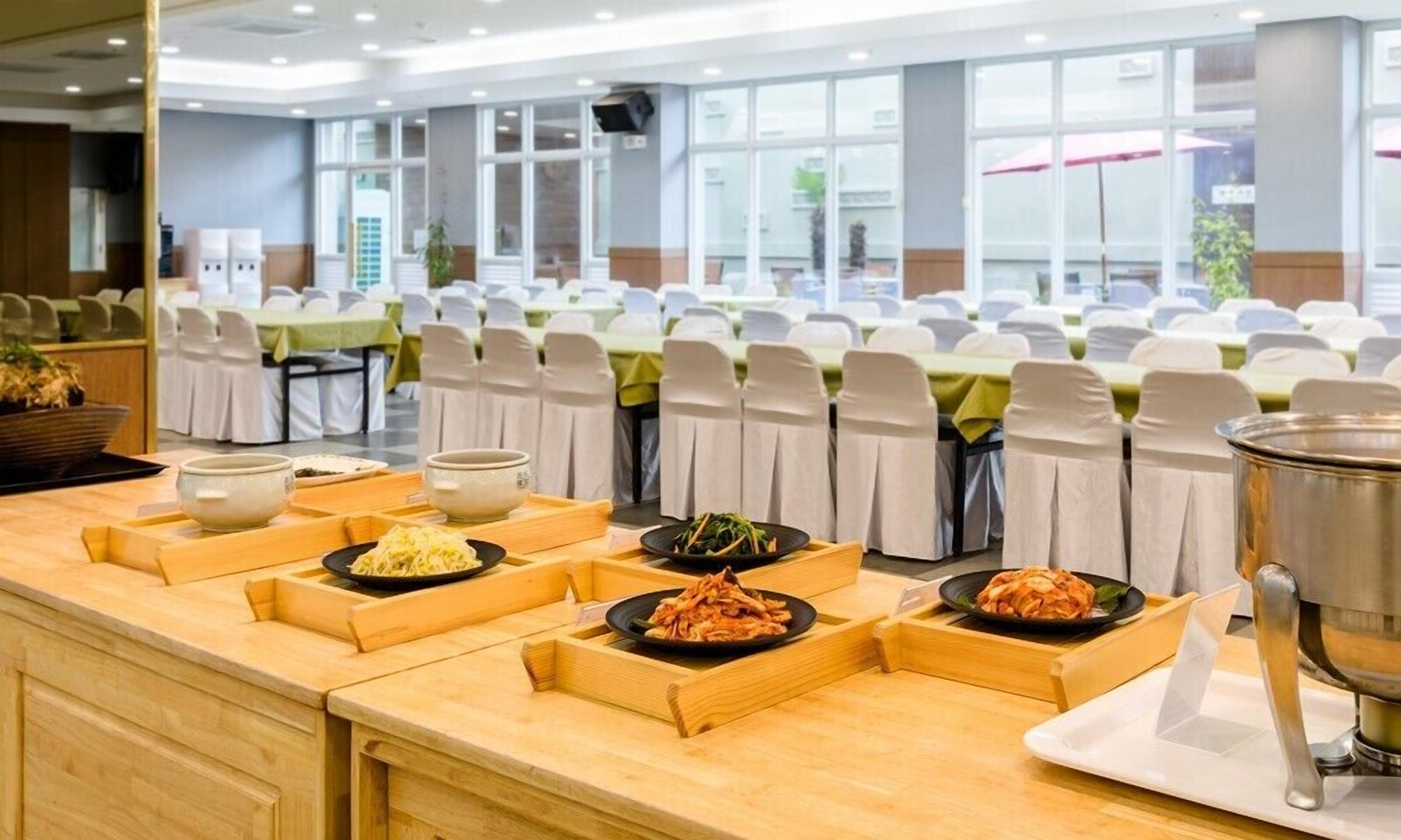 daily buffet breakfast (krw 15000 per person)