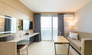 Individually decorated, individually furnished, free WiFi, bed sheets - Seogwipo Worldcup Resort (Seogwipo)
