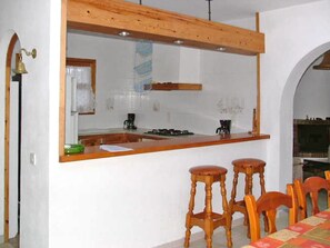 Oven, dishwasher - Beautiful private villa for 8 people with private pool, TV, terrace and pets allowed (Torroella De Montgr����)