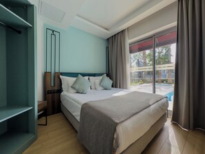 Family Room with Pool View | Bettwäsche aus ägyptischer Baumwolle, hochwertige Bettwaren