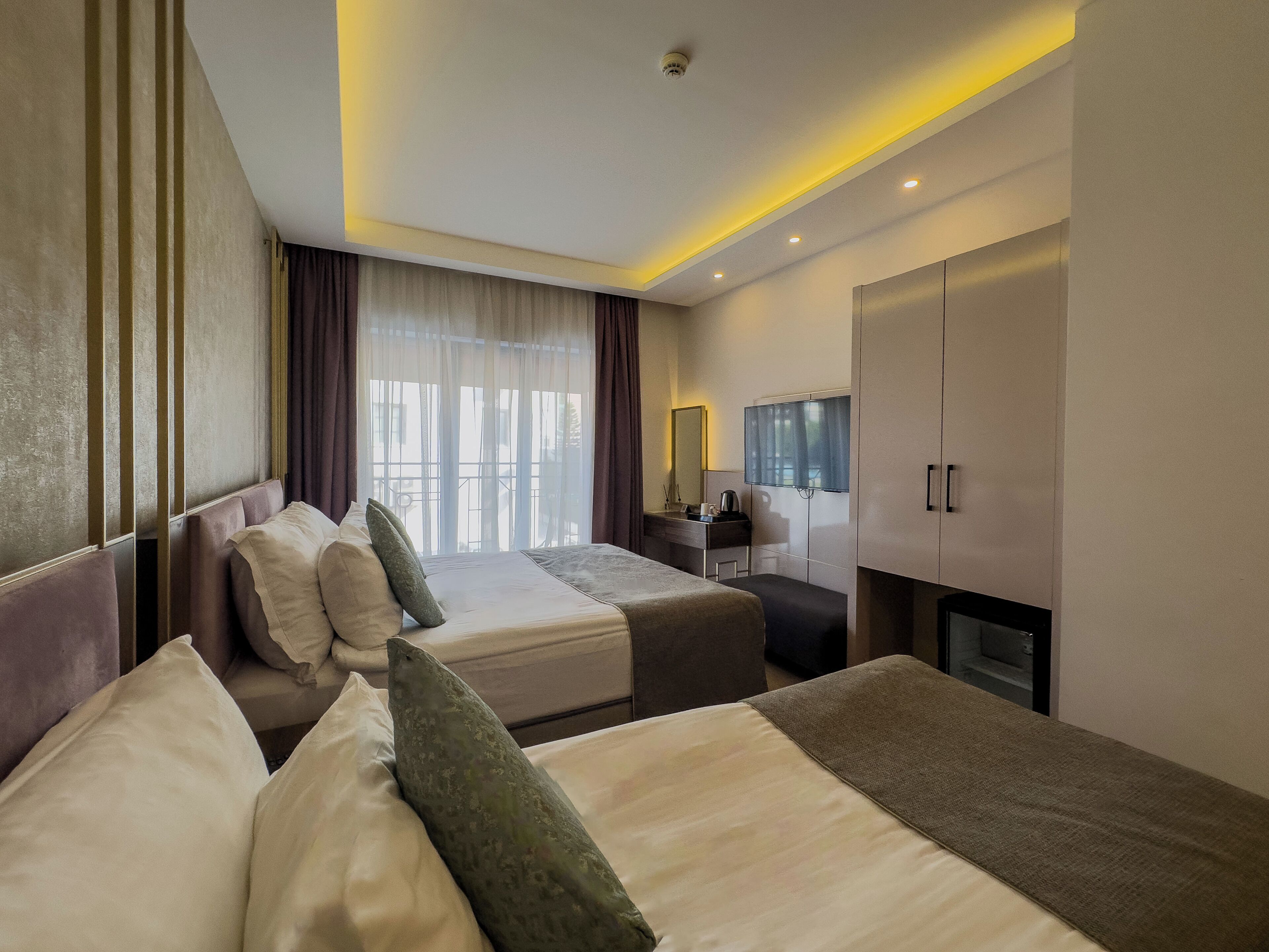 Superior Room with City View | Egyptian cotton sheets, premium bedding, down duvets, memory-foam beds