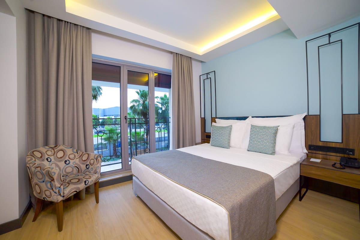 minibar, in-room safe, blackout curtains, soundproofing