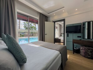 Family Room with Pool View | Egyptian cotton sheets, premium bedding, down comforters - Leaf Port Hotel (Konyaalti)