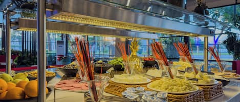 Free daily buffet breakfast