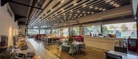 Free daily buffet breakfast