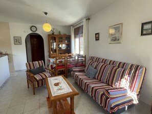 TV, fireplace, DVD player - Wonderful private villa for 4 people with private pool, TV, terrace and pets allowed (Miami Platja)