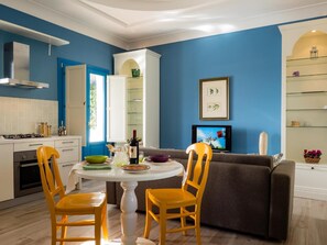 Tủ lạnh, lò nướng, bếp nấu, máy rửa bát 