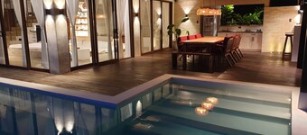 Family Villa & Presidential Infinity Pool close to Cloud 9 Surf Spot