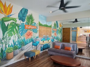 Lobby sitting area - Fullroom 77 Srinakarin (Samut Prakan)