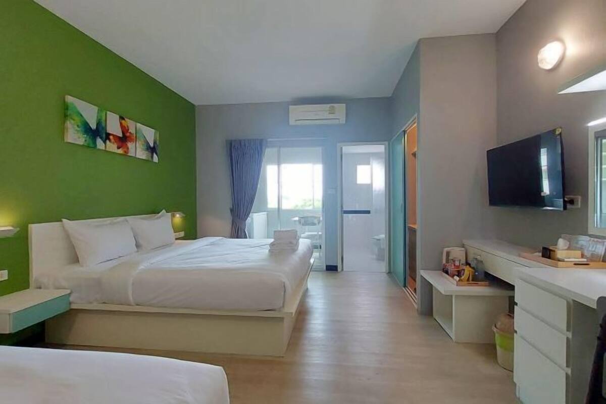 Desk, free WiFi, bed sheets