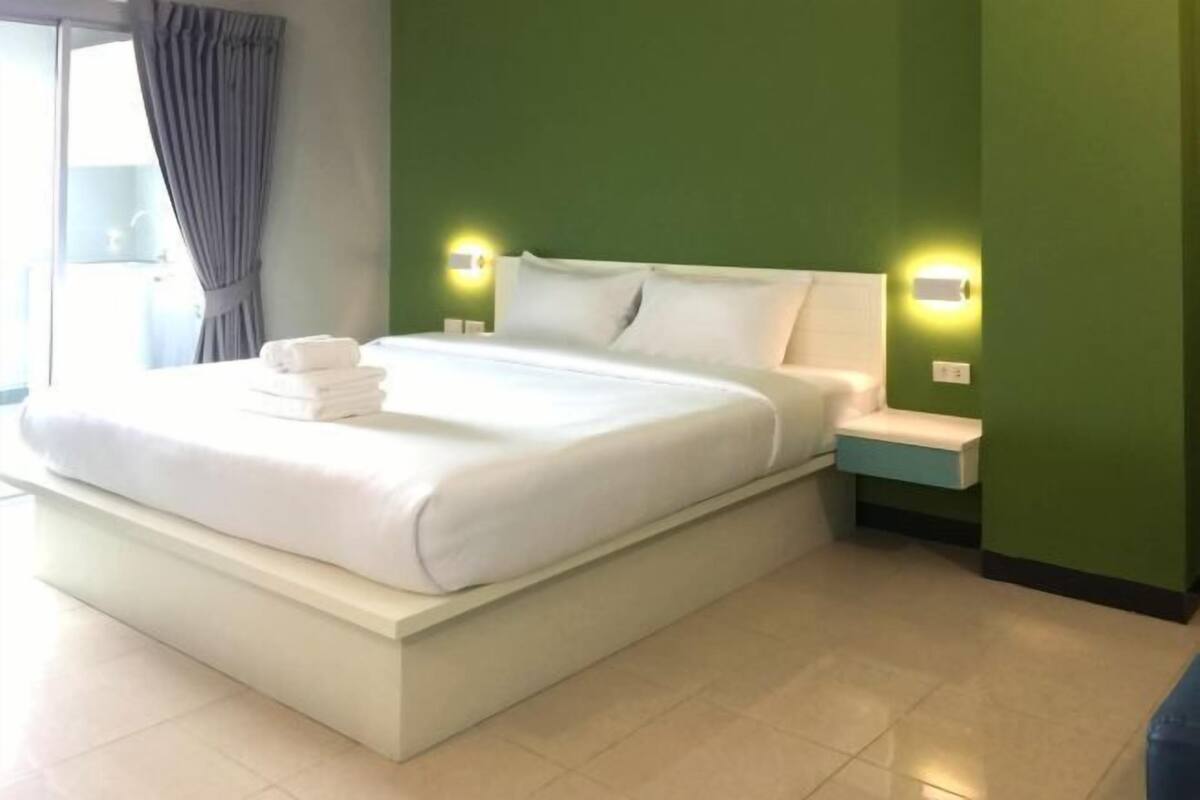 Desk, free WiFi, bed sheets