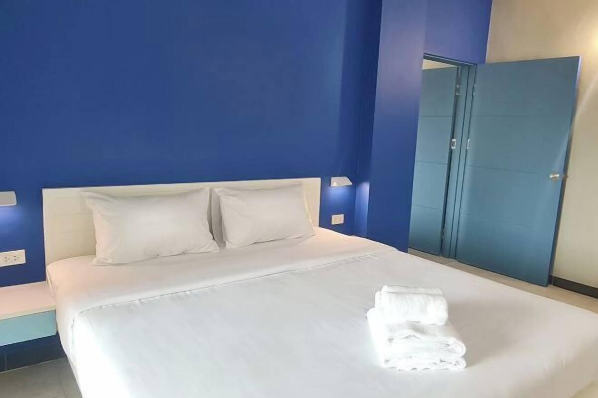 Desk, free WiFi, bed sheets