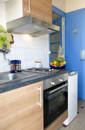 Refrigerador, microondas, horno y congelador