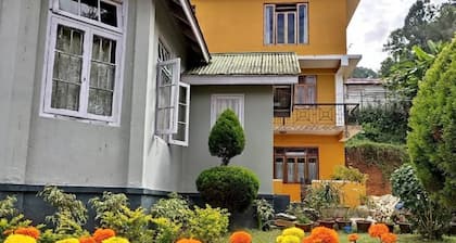 Pranati Residency;Entire family stay (3 BR) w/ baths, TV and Garden