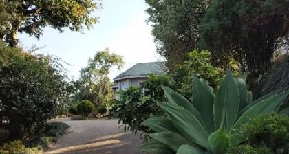 Pranati Residency;Entire family stay (3 BR) w/ baths, TV and Garden