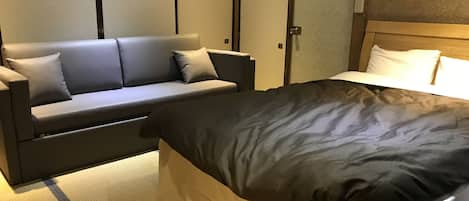 Room #12 | Down comforters, soundproofing, free WiFi, bed sheets