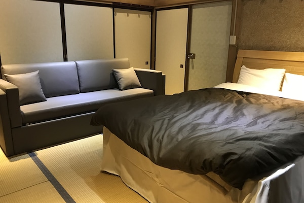 Zimmer (#12) | Daunenbettdecken, schallisolierte Zimmer, kostenloses WLAN, Bettwäsche