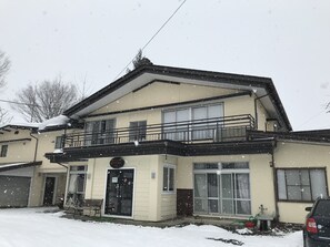 Front of property - Hakuba West Coast Inn Villa (Hakuba)