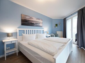 3 bedrooms, travel cot, WiFi