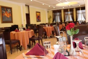 Breakfast, lunch and dinner served - Desalegn Hotels Lodge And Apartment (Addis Ababa)