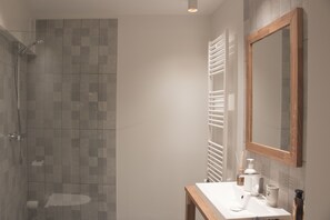 City Apartment, 1 Bedroom, City View | Bathroom sink - City heart Ülikooli Tartu Home Apts. (Tartu)