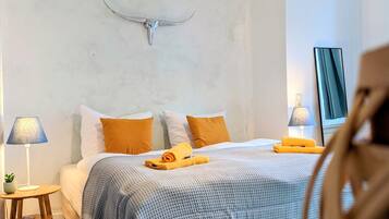 1 bedroom, hypo-allergenic bedding, memory-foam beds
