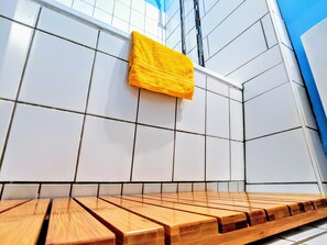 Comfort Studio, 1 Bedroom, Non Smoking, City View | Bathroom amenities | Shower, rainfall showerhead, hair dryer, towels - Apartment in historischem Gebäude (Uelzen)
