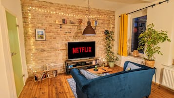 Premium Studio, Non Smoking, City View (incl. EUR 39 cleaning fee per stay) | Living room | 55-inch Smart TV with cable channels, TV, video-game console