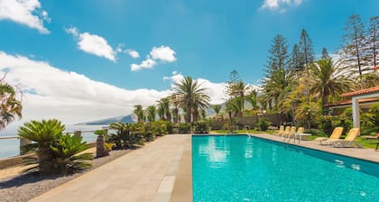 FLH Luxury Villa Mar with Private Sea Access