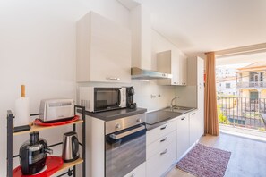 Fridge, microwave, oven, coffee/tea maker