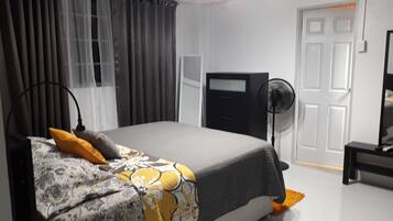 1 bedroom, iron/ironing board, WiFi (free), bed sheets