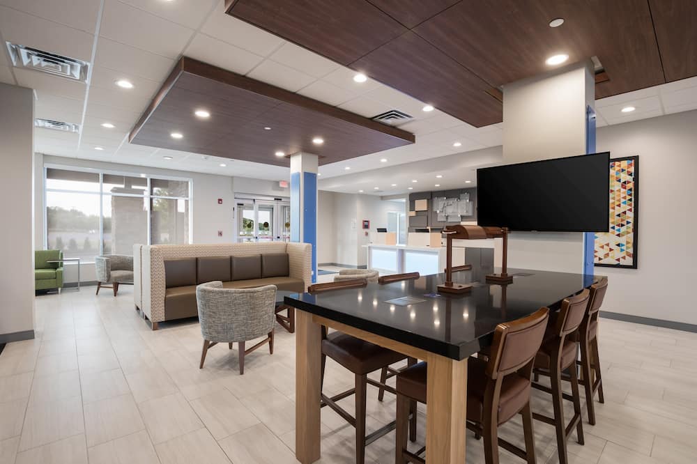 Holiday Inn Express & Suites Chicago - Hoffman Estates by IHG
