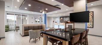 Holiday Inn Express & Suites Chicago - Hoffman Estates by IHG