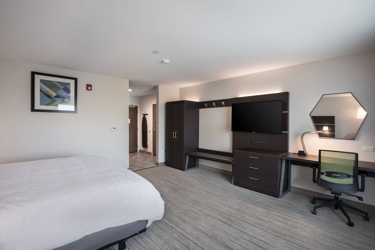 Chambre Standard, 1 très grand lit | Coffre-fort, bureau, espace de travail pour ordinateurs portables