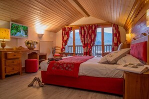 Phòng Superior | Két bảo mật tại phòng, trang trí khác biệt 